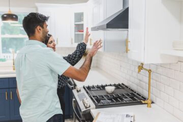 מטבח פתוח לסלון: מה חובה לתכנן לפני שמפילים קיר - photo by RDNE Stock project via Pexels